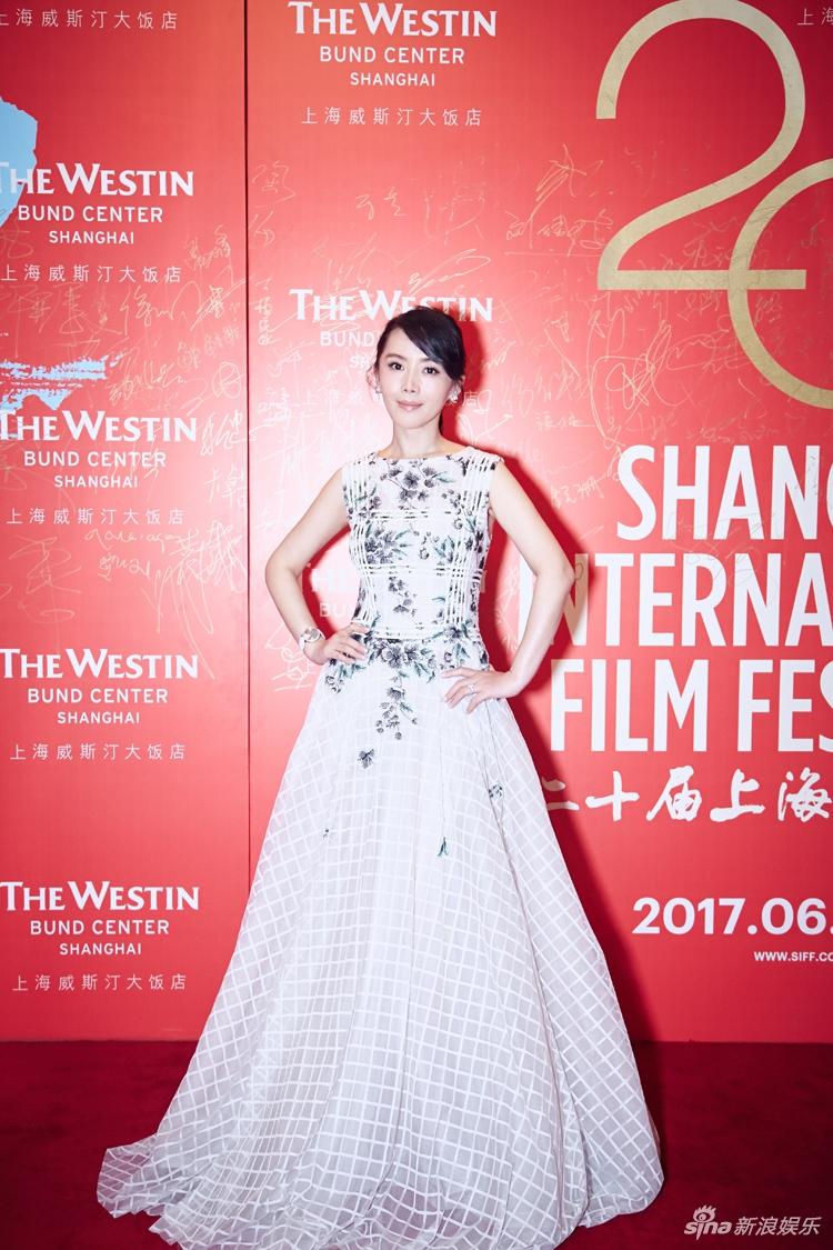 组图：车永莉亮相上海电影节红毯 白裙优雅仙气足(4) 第4页