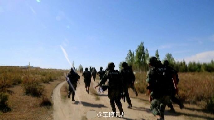 武警新疆阿勒泰官兵进行魔鬼周训练(2) 第2页