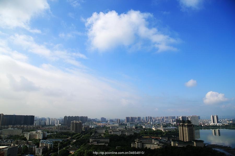 雨后间隙拍民大 第1页