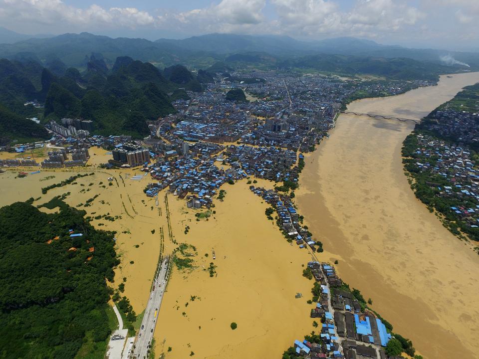 洪水围城 广西融水县城遭遇洪涝灾害