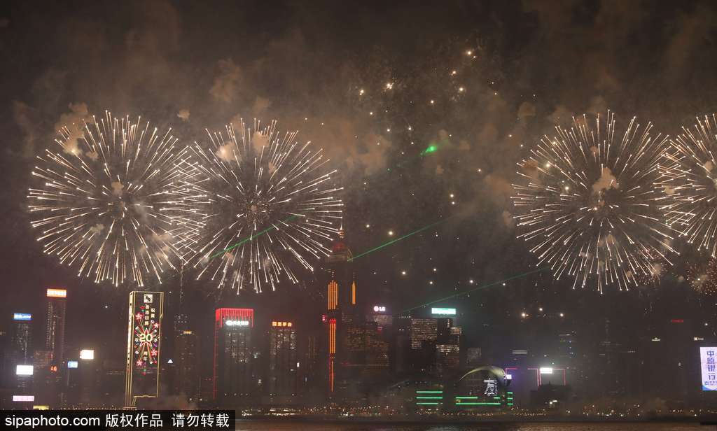 庆香港回归20周年 维多利亚港夜晚烟火璀璨美不胜收(下)(4) 第4页