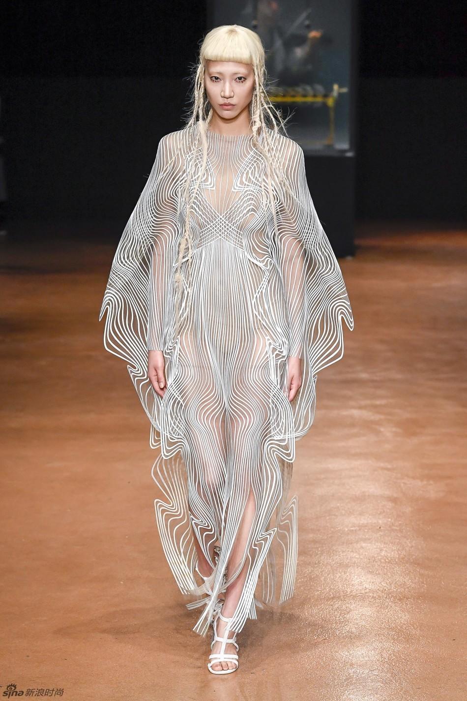 Iris van Herpen 2017秋冬高定系列 第1页