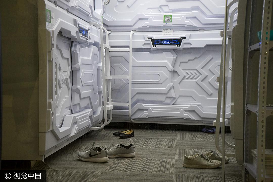 北京中关村创业空间现共享睡眠太空舱 上班族