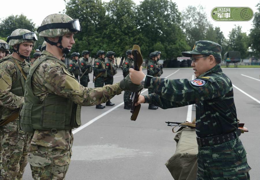 武警与白俄内卫部队联合演练(12) 第12页