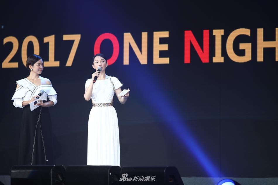 组图：周迅举办ONE NIGHT给小孩慈善演唱会 众明星助阵(2) 第2页