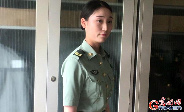 探营解放军三军仪仗队女兵中队:简单而不平凡