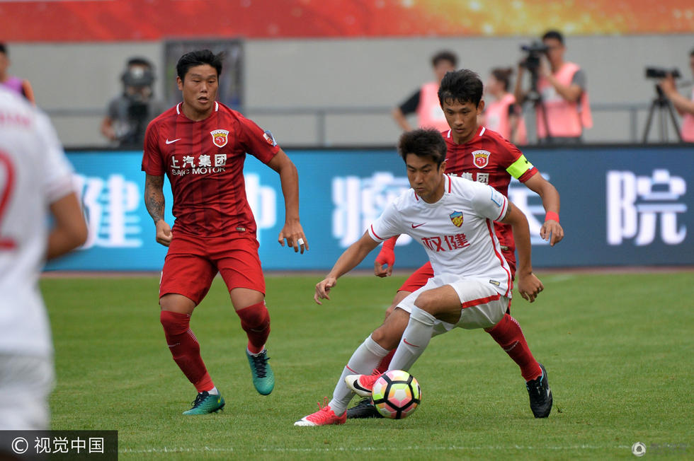 高清：权健3-0上港 王晓龙破球荒帕托世界波(4) 第4页