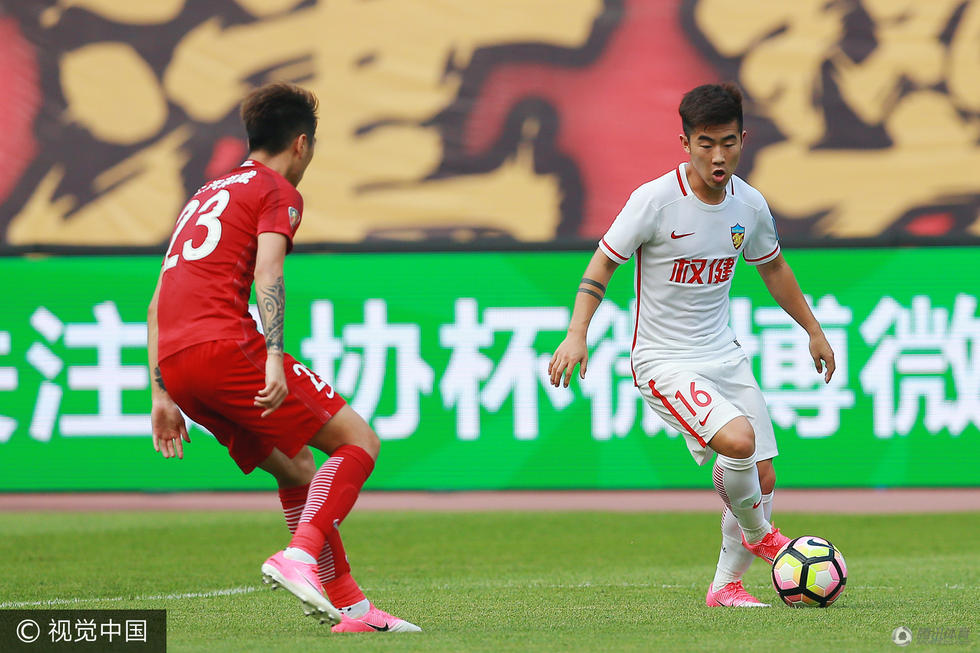 高清：权健3-0上港 王晓龙破球荒帕托世界波(10) 第10页