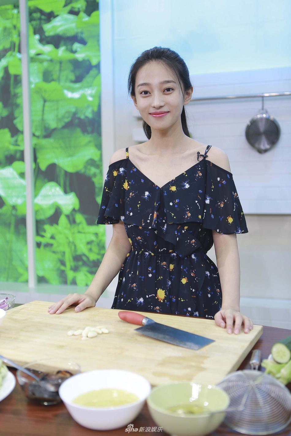 组图：王艺诺自曝8岁开始做饭 美厨娘要从小培养(5) 第5页