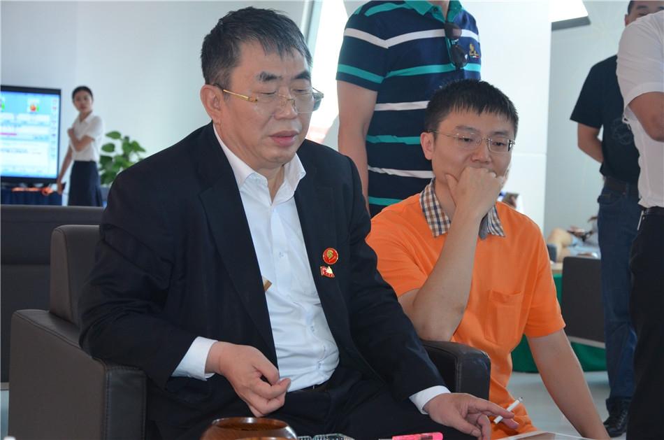 聂卫平林海峰研讨棋局 金立董事长刘立荣观战(6) 第6页