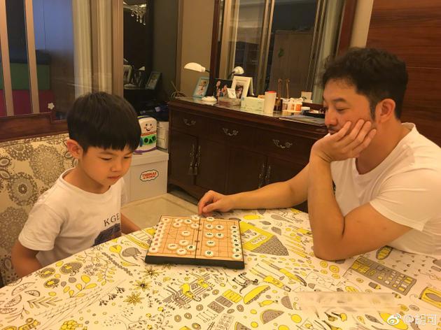 安吉沙溢父子下象棋 网友：我猜安吉赢(图)(3) 第3页