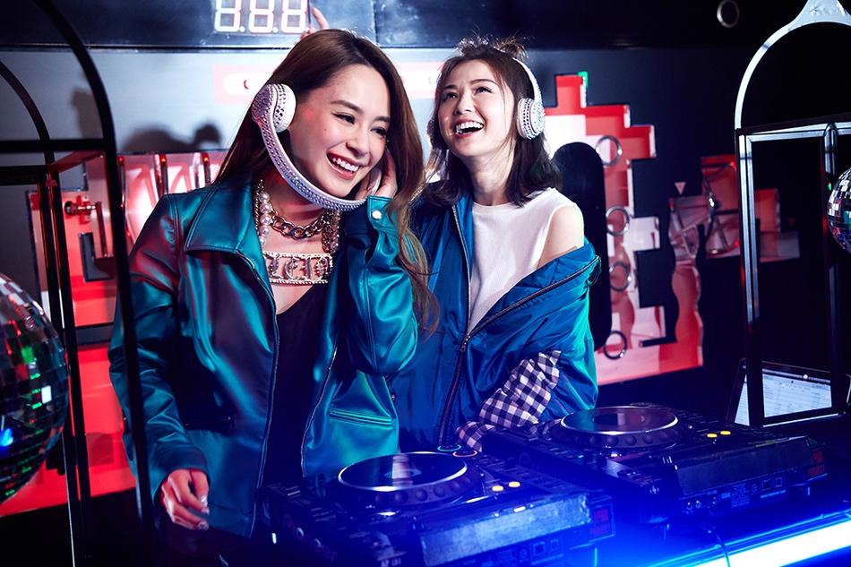 组图：Twins拍新曲《朋友以上》MV首次扮DJ打碟 第1页