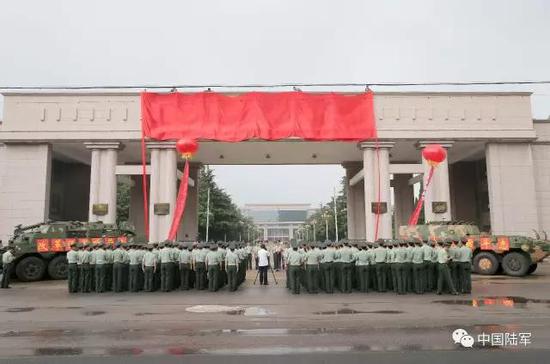 陆军工程大学训练基地举行揭牌仪式