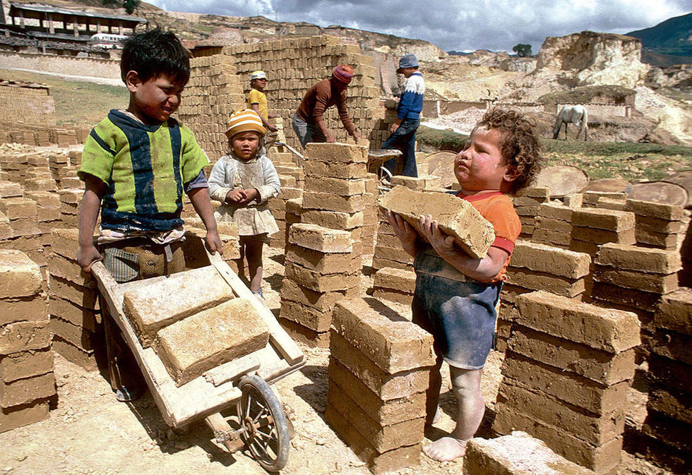 1979年搬砖的童工