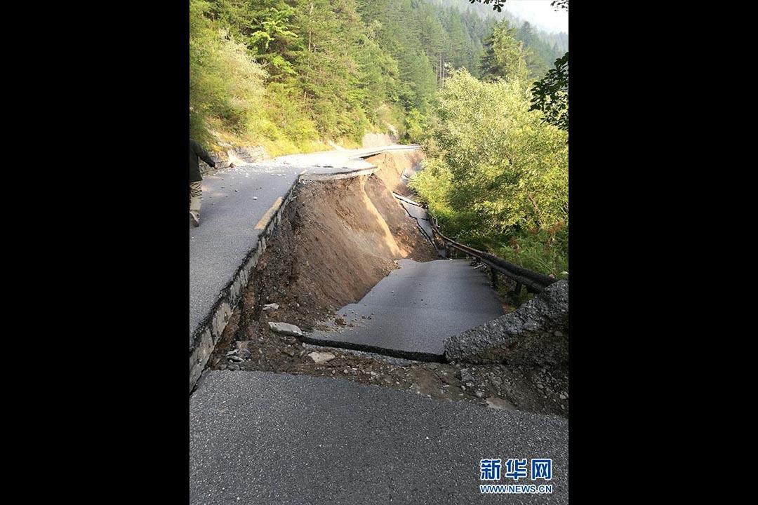 九寨沟地震后景区多个景点受损严重_图片新闻_东方头条