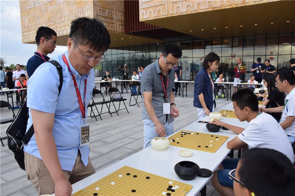 围棋大会职业多对多车轮战 聂卫平亲临指导获奖棋手(5) 第5页