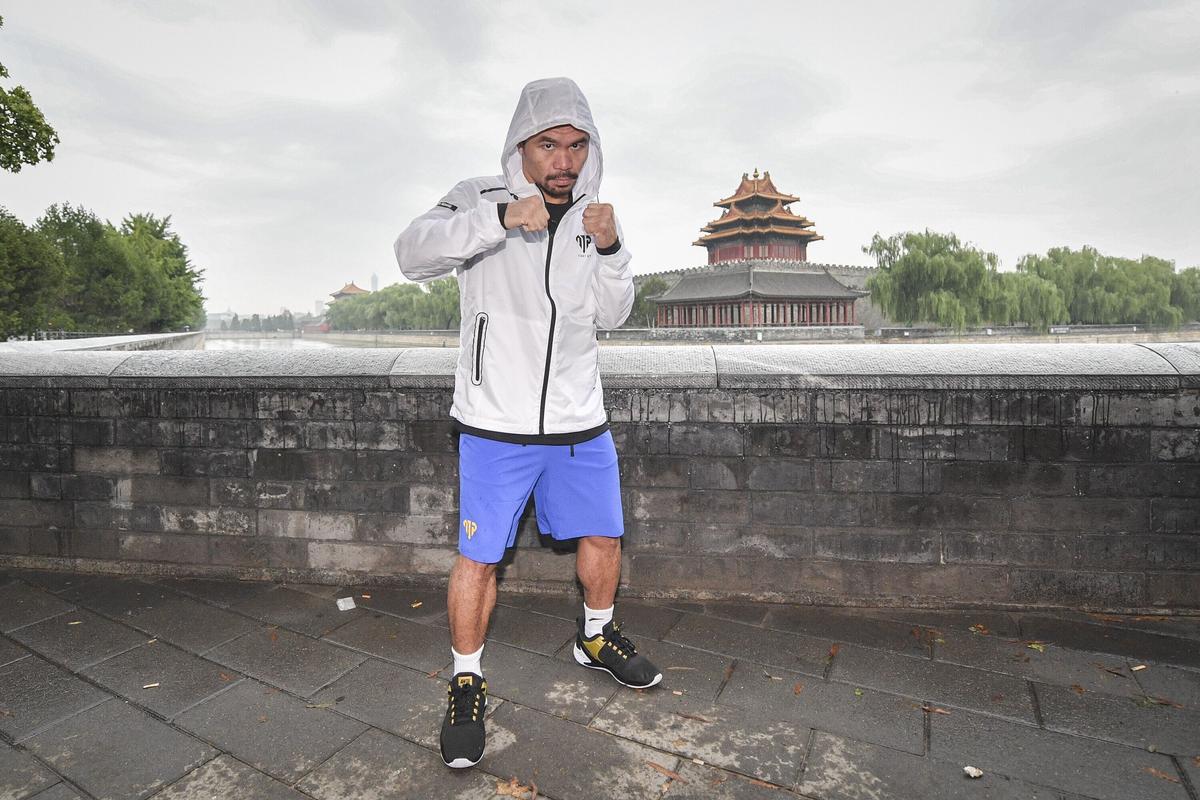 高清：帕奎奥雨中晨跑 兴致不减合影故宫角楼(5) 第5页