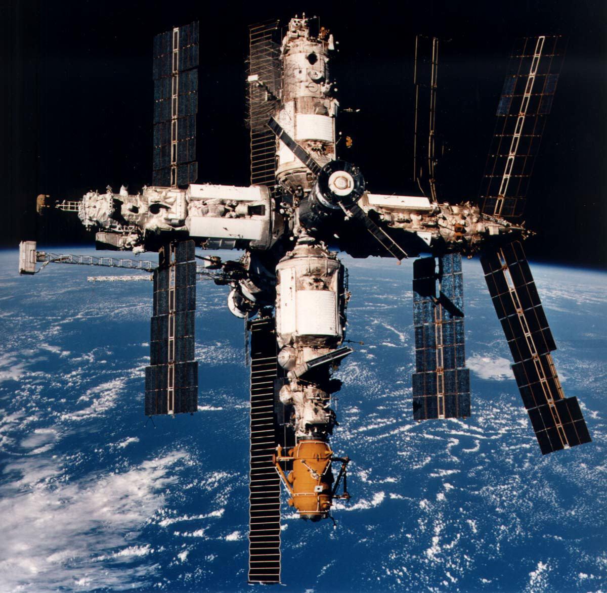 世界首个长久性空间站 和平号 不平凡的15年