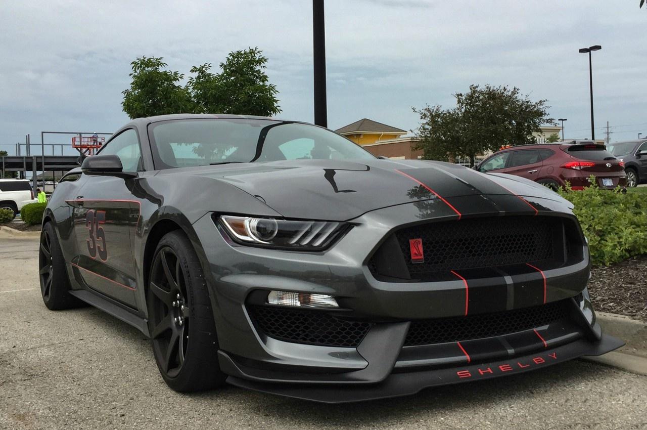 福特Mustang Shelby GT350R ​​​ 第1页