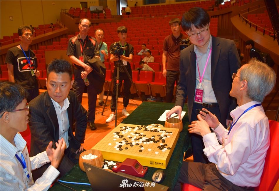 智能围棋赛人机大战局后复盘 孔杰加藤开心交流(20) 第20页