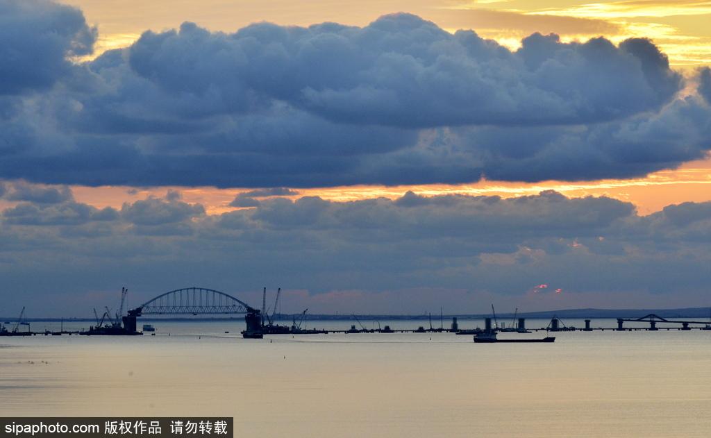 遥望刻赤海峡大桥 通往克里米亚的桥梁 第1页