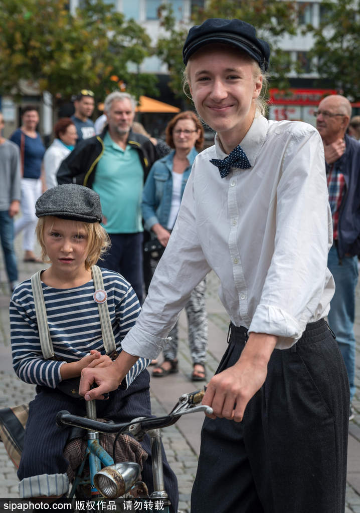 瑞典复古骑行日 民众街头骑各式脚踏车(19) 第19页