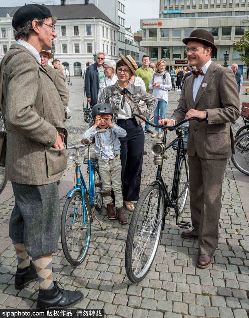 瑞典复古骑行日 民众街头骑各式脚踏车(6) 第6页