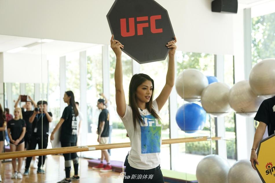 UFC中国举牌女郎新浪行(12) 第12页