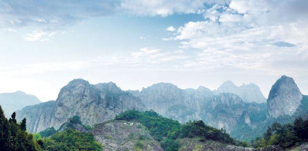 素有“浙南大峡谷”的雁荡山景色 第1页