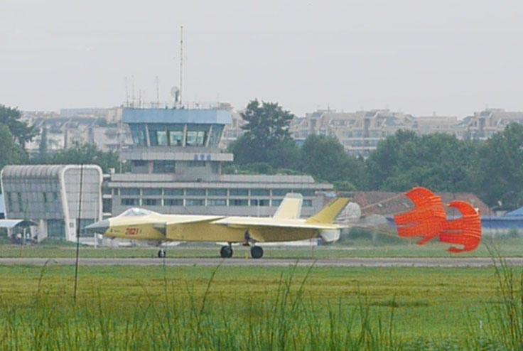 歼20战机2021号原型机首飞成功(4) 第4页