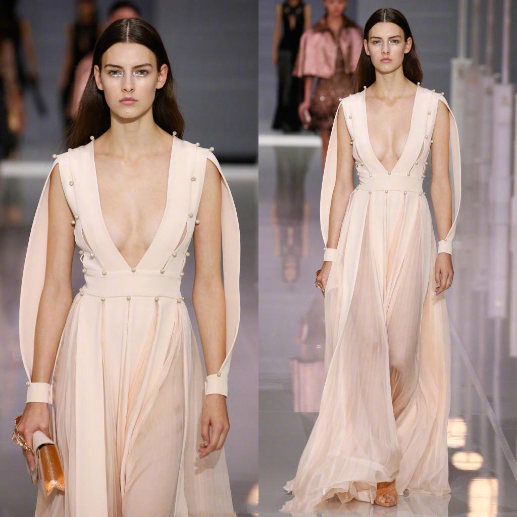 Ralph&Russo 2018伦敦时装秀成衣系列精选图 第1页