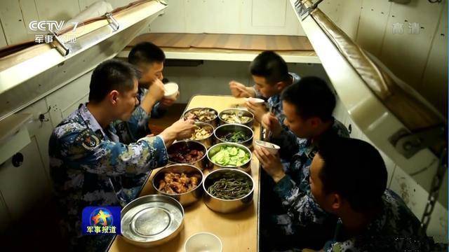 解放军伙食有四类标准，潜艇兵堪比飞行员，但却为何总吃不好？ 第1页