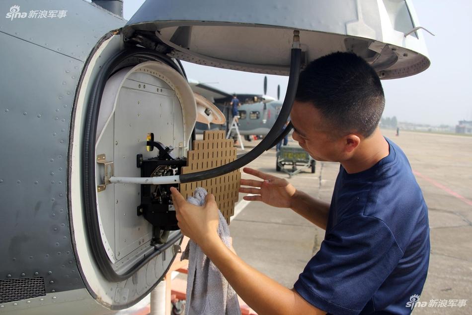 这机型曾征服尼泊尔！我军空降兵给运12擦雷达(4) 第4页