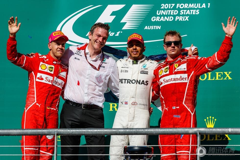 高清：F1美国站争夺激烈 克林顿为汉密尔顿颁奖(4) 第4页