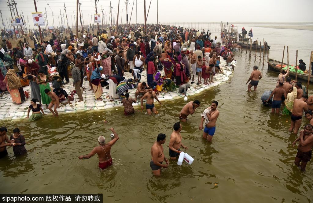 印度阿拉哈巴德庆祝大壶节 圣水沐浴洗清罪孽(22) 第22页