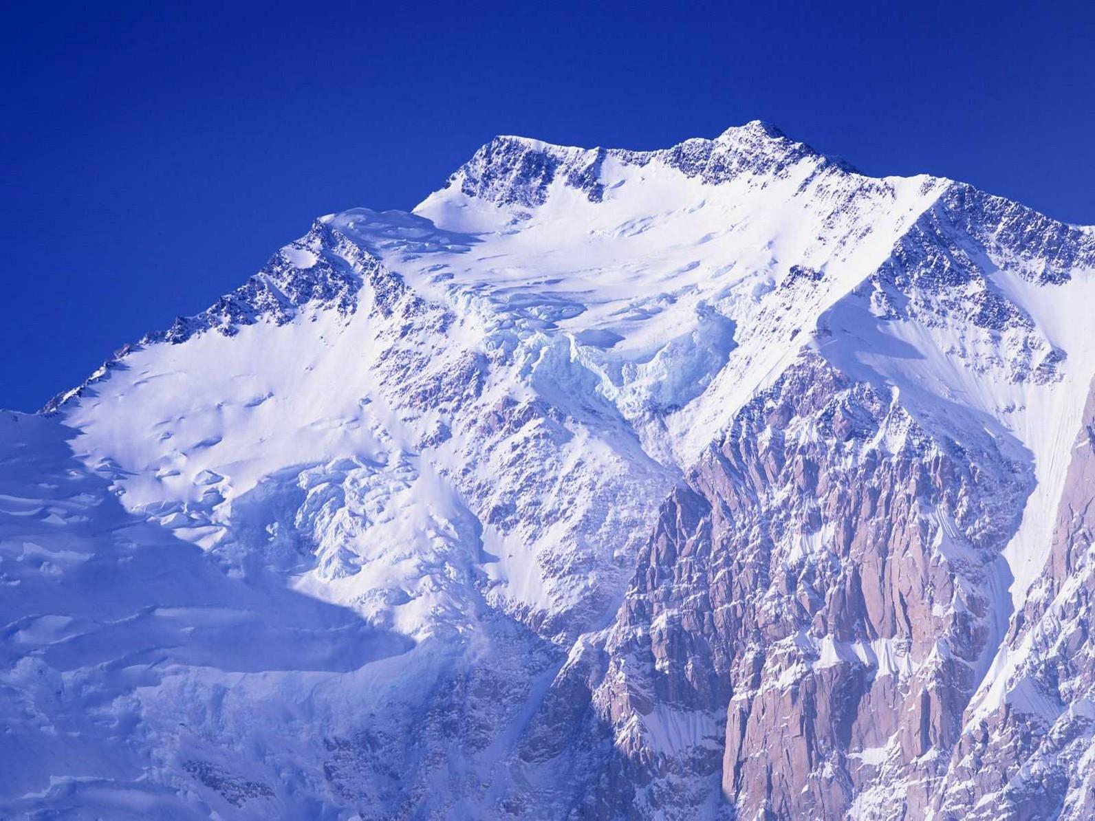 精选青藏高原东部雪山风景高清图 第1页