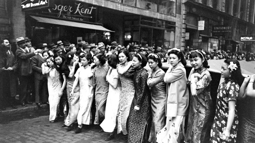 1938年美国华人美女抗日游行募捐 第1页