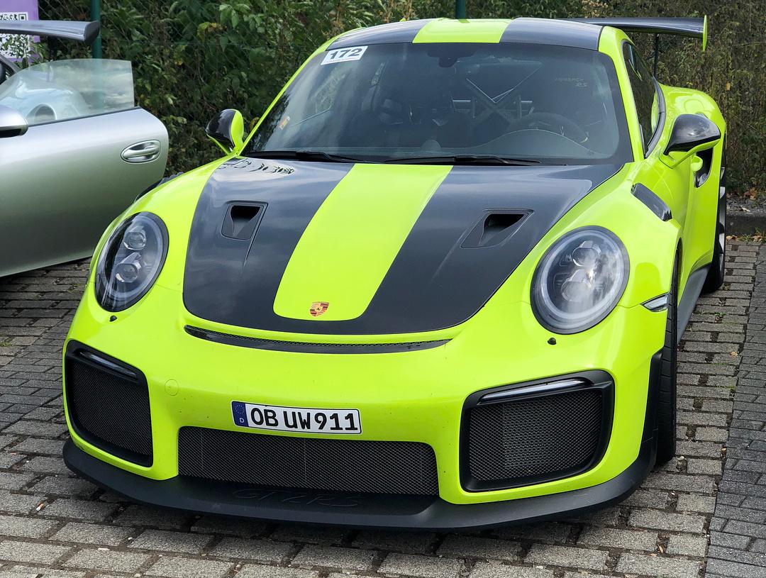 街拍分享 保时捷911 gt2 rs " acid green " 酸性绿!