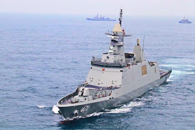 泰国海军最新的471号护卫舰在泰国湾和泰国海军舰队"会师",该舰是韩国