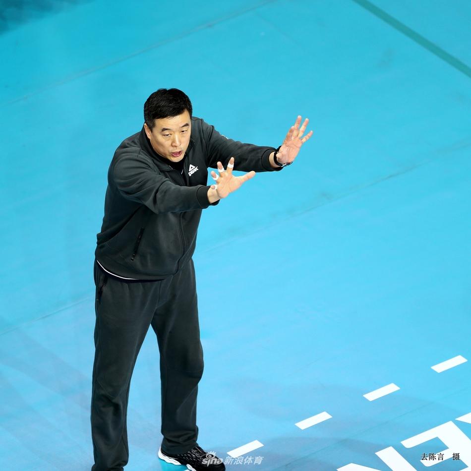 3月12日,北京女排金牌教练—张建章