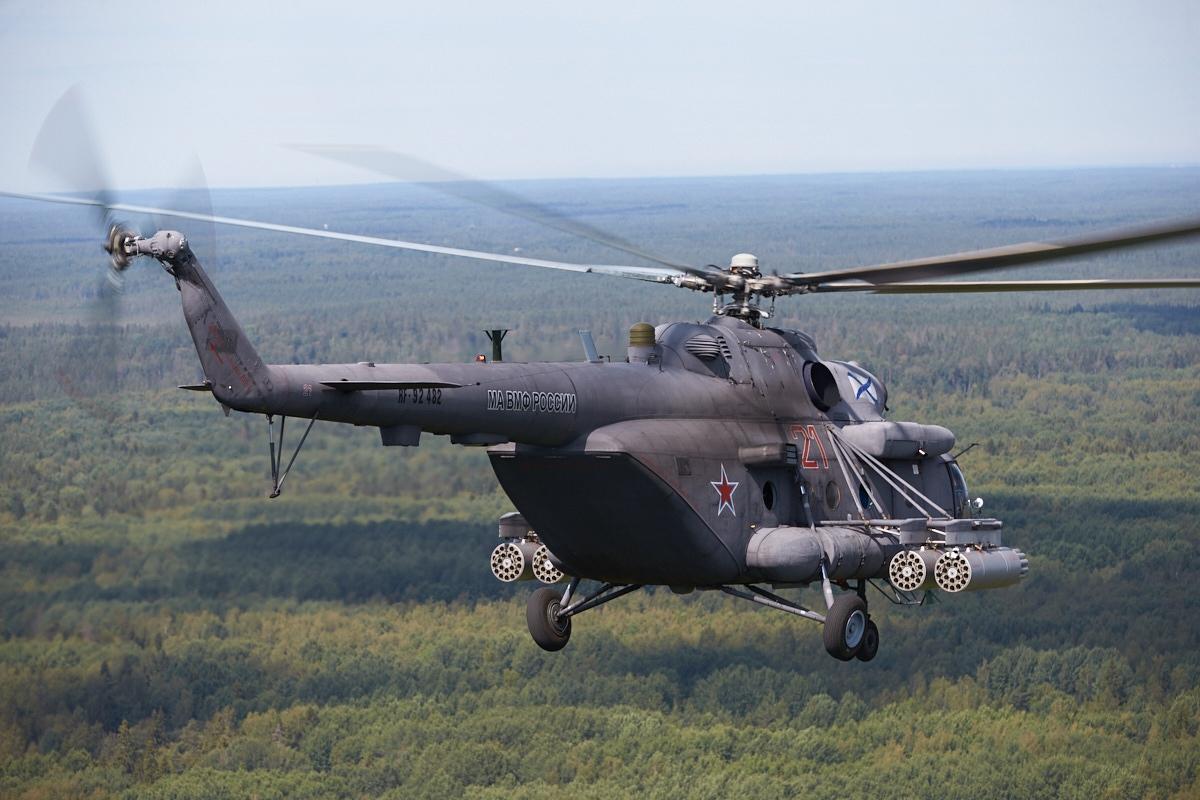 俄海军航空兵直升机备战海军节阅兵