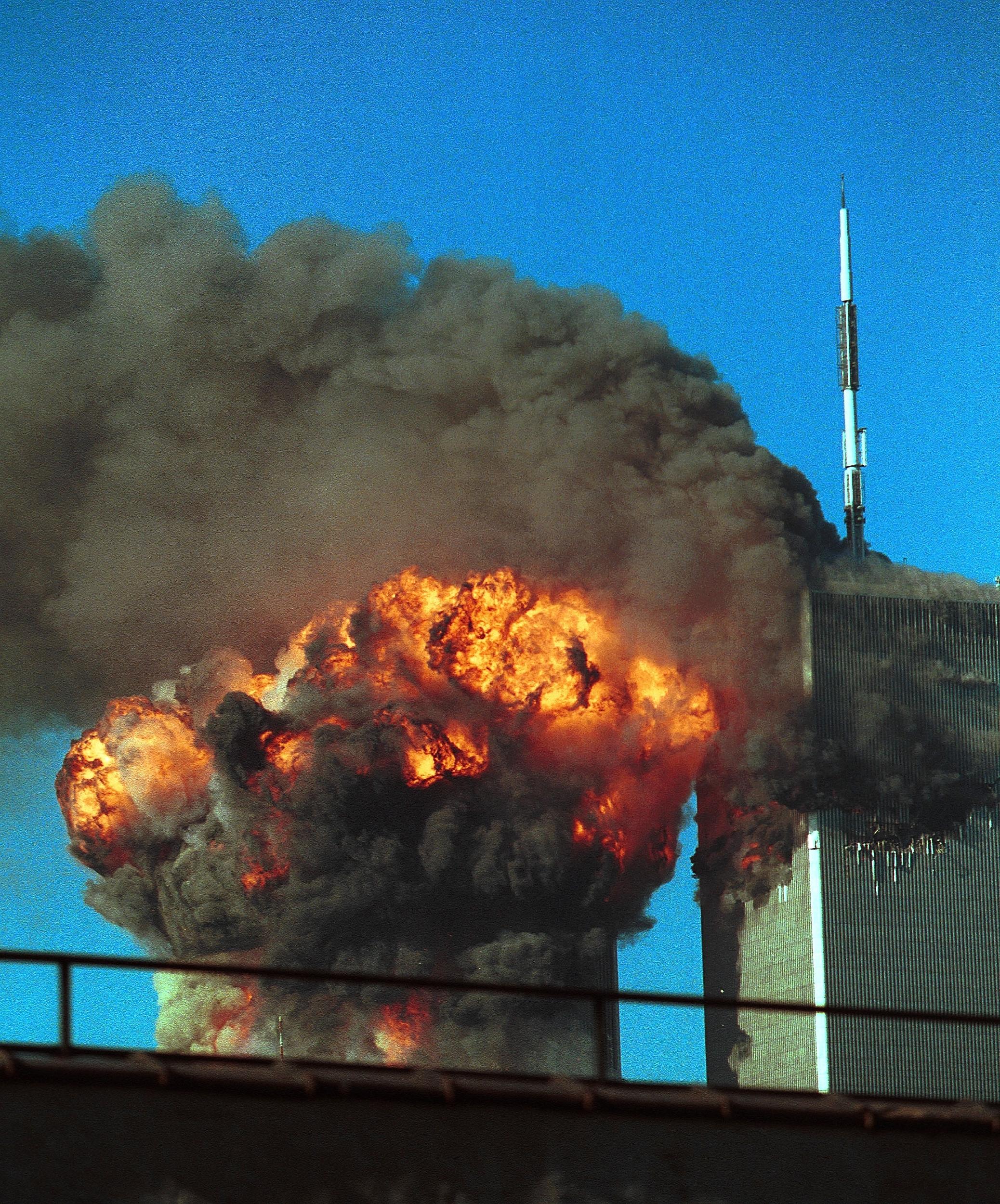"911事件"高清大图:双子大楼倒塌瞬间