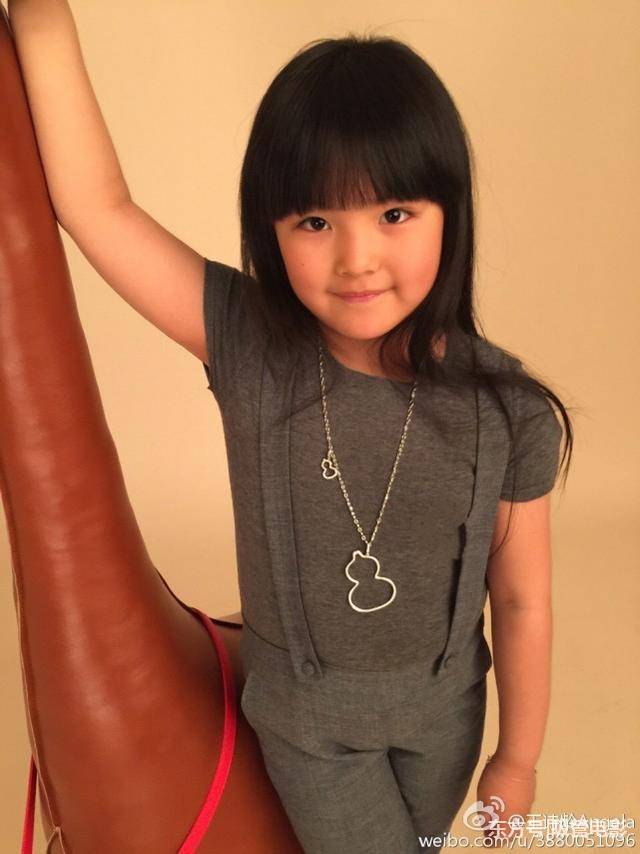7岁王诗龄全身名牌：李湘爆料她一年的生活费就够买一幢别墅 第1页