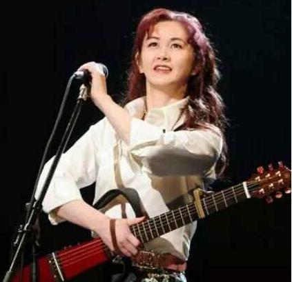 她是被华人认可的日本实力派歌手，连邓丽君和王菲都翻唱她的歌 第1页
