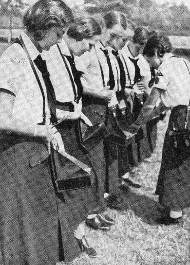 二战德国老照片：被称为“军官床垫”的纳粹女兵们的真实写照(2) 第2页