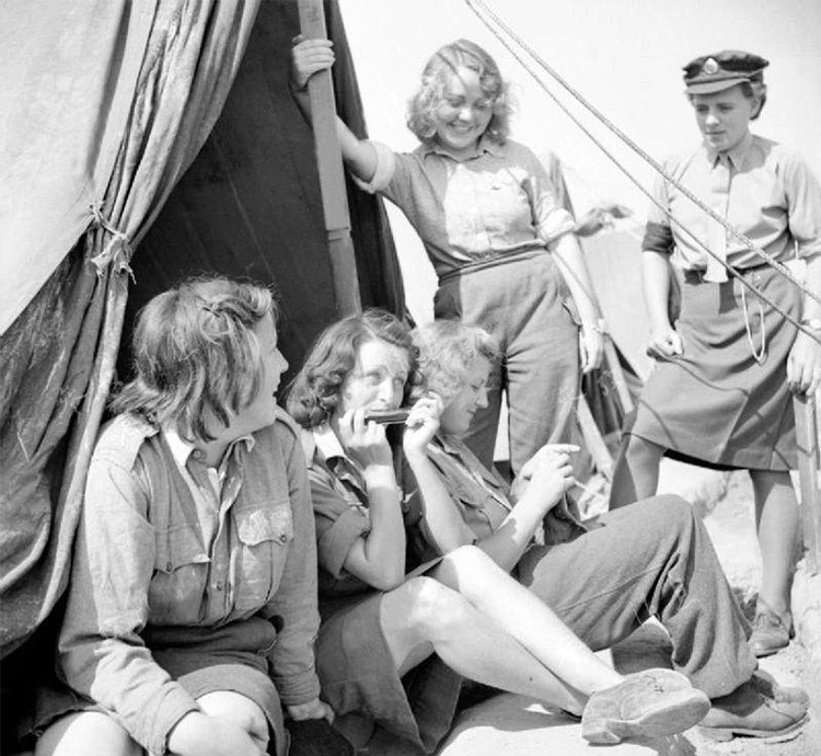 二战德国老照片：被称为“军官床垫”的纳粹女兵们的真实写照(5) 第5页