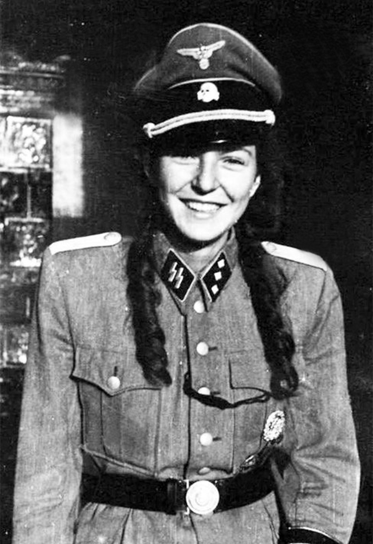 二战德国老照片:被称为"军官床垫"的纳粹女兵们的真实