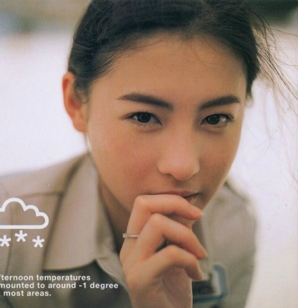 19岁的张柏芝于1999年拍摄的写真书《任何天气》 第1页
