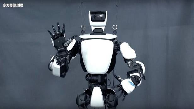 丰田最新的仿人机器人T-HR3 ,在家就可实时操控！ 第1页