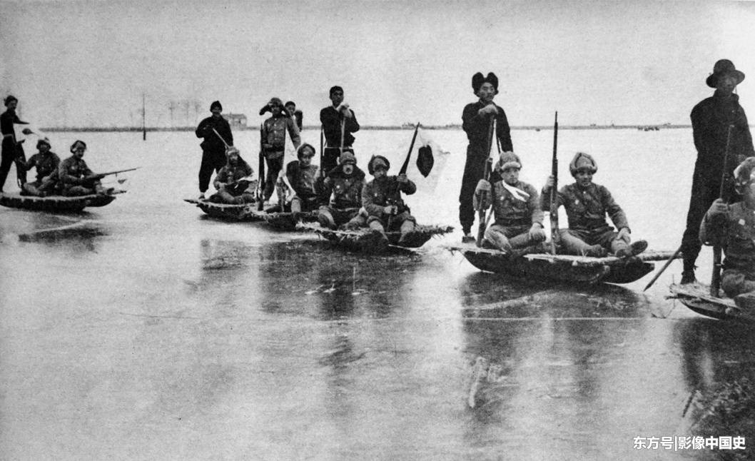 日军冬日行军图 老乡们的冰橇怎么让他们学去了 第1页